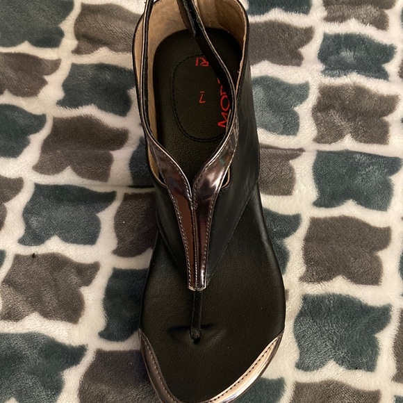 Elegant Black, bronze and tan convertible Women's Sandals - Picture 4 of 6